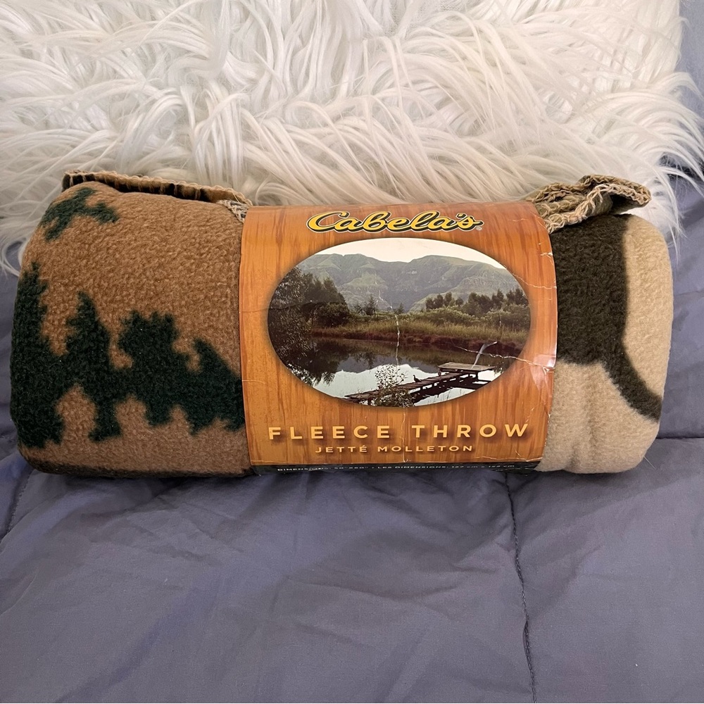 NWT Cabela’s Lodge Collection Fleece Throw